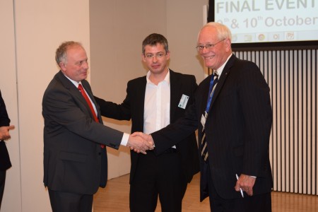 Signature de l'accord de Soft-Landing avec l’Illinois Institute of Technology, octobre 2014, Madrid.  De g. à d. : Gaston Chassain, VP de Limoges Métropole, Matthieu Valetas, et David Baker, VP du tech park de Chicago. Crédit photo: G. Chalard – Communauté d'agglomération Limoges Métropole