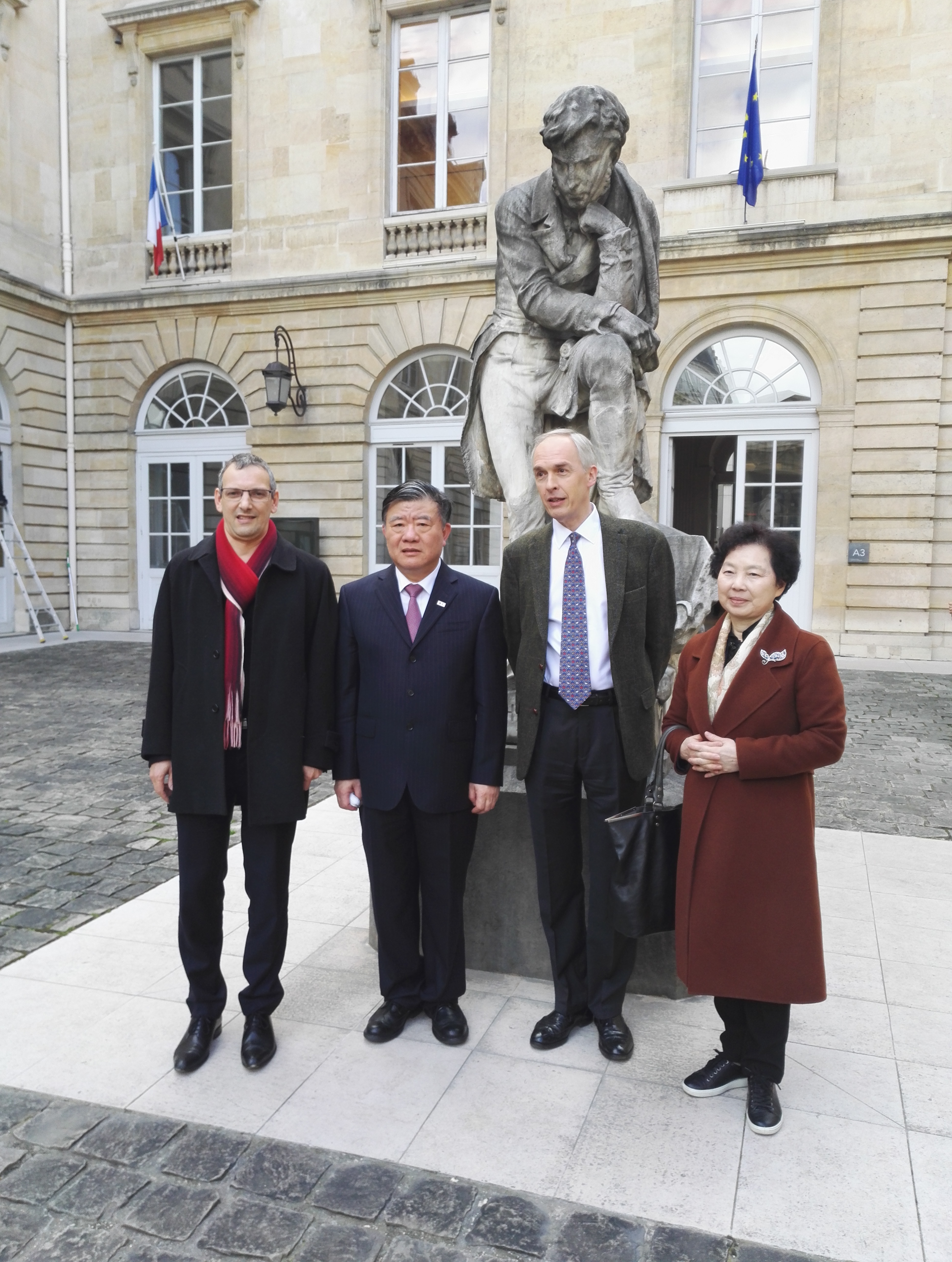 de gauche à droite : Nicolas Fournier, Chen Zhu, Hugues de Thé